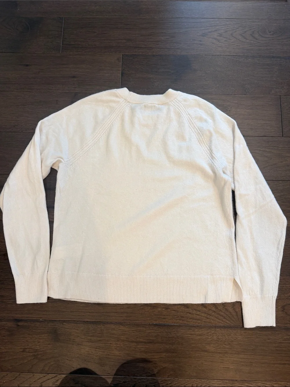 J. Crew Cream Crewneck Sweater Size Medium - C27-102
